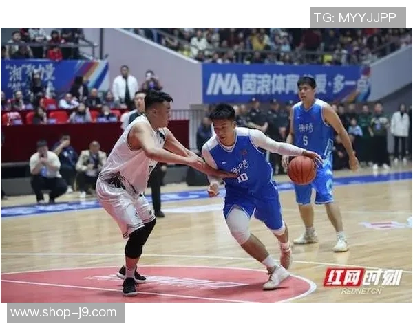 篮球紧张对决引发热潮球迷热情高涨期待精彩赛事展现