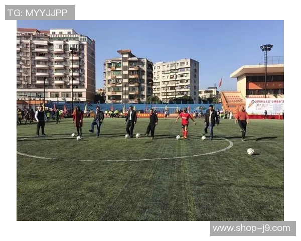 足球之夜重庆激情四溢球迷共聚欢庆盛典尽享足球魅力与团结精神